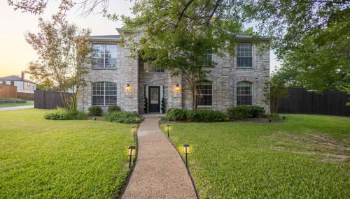 Heated Pool & Spa Mini Golf Bowling Game Room perfect for family - Foto 5