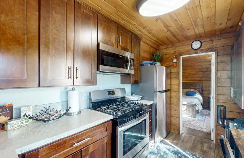 Relaxing Retreat with Deck, 1 Mi to Lake Arrowhead! - Foto 9