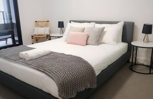 Luxury 1 Bedroom 1 Study With 1 Parking - Photo 3