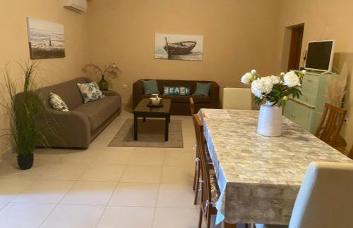 RENATOEMILIA spacious apartment with courtyard - Foto 7