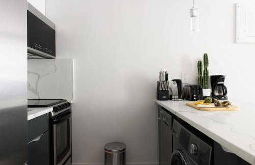 1597-3 Studio Upper East Side Apt W&D in unit - Photo 11