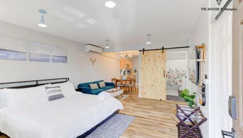 The Moose #11 - Luxe Modern loft with King Bed, Free Parking & Wi-Fi - Foto 4, wardrobe