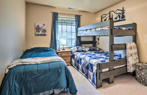 Hike, Bike and Swim Mountain Escape with Deck - Foto 20