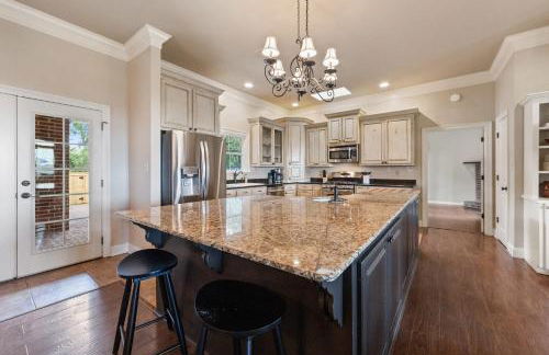 Gameday Getaway - Pool - King Bed - Sports Complex - Foto 11