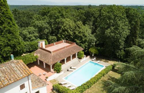 Exclusive 1970s villa with pool and garden by VacaVilla - Foto 10