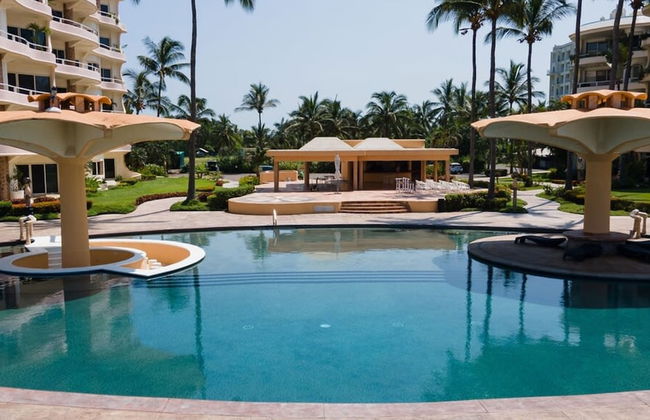 Ocean Front Condo With Pool Sleeps 6 Adults - Foto 33