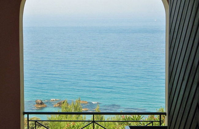 Studio Apartments With Large Swimming Pool and Sea View at Pelekas Beach Corfu - Foto 2