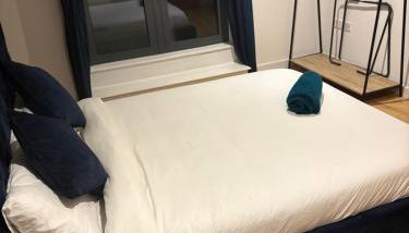 Rooftop 2 Bed Penthouse, Hot Tub, Wrapped Balcony, Free Parking, Train Station Location by Opulent Stays - Foto 2