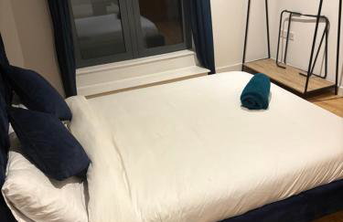 Rooftop 2 Bed Penthouse, Hot Tub, Wrapped Balcony, Free Parking, Train Station Location by Opulent Stays - Foto 2