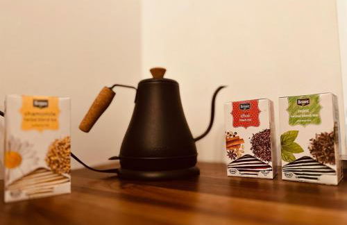 Honeymoon Hollow - Foto 12