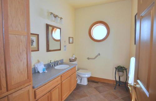 Redbud Keep - Unique Features, Movie Set Decor, Grill, Wifi, Family Friendly, Hiking, Billiard Table, Movie Theater Room, Fireplace, Golfing, View, 2 King Beds - Foto 23