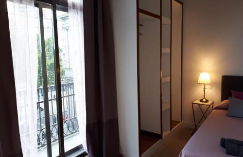 Beautiful Apartment on Las Ramblas with Port views - Photo 21