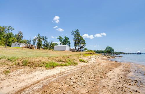 Fishermans Paradise Lake-View Home in Many! - Foto 28