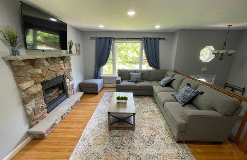 Spacious Pocono Home with Hot Tub and Fire Pit - Foto 2