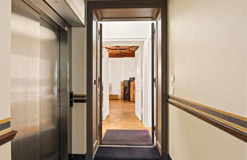 1,399 sq ft Historic Landmark, Checkpoint Charlie - Foto 39