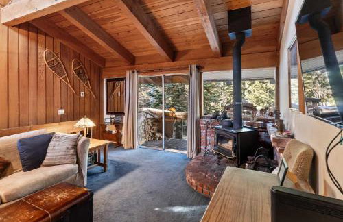 2BR Overlooks Shared Pool Near Gondola & Village - Foto 9