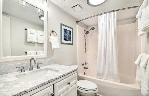 Oceanfront Condo with Furnished Deck and Views! - Foto 12