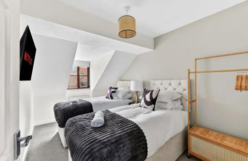 Detached House - Prime Location - Free Parking, Fast Wifi and Smart TVs with Sky TV and Netflix by Yoko Property - Foto 11