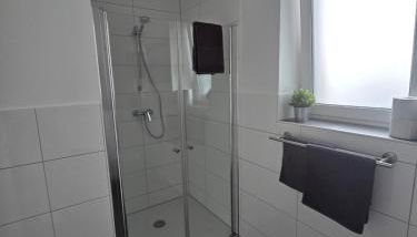 Westwind - Photo 2, Shower