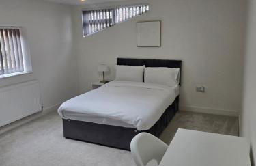 8 Bedroom House Sleeps 20 - Private Garden - Foto 42