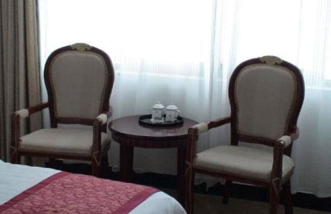 Georgia Hotel - Photo 4