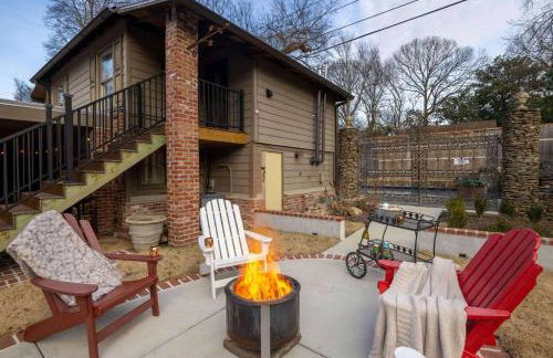 Historic Tudor Home, Heated Pool - Photo 19