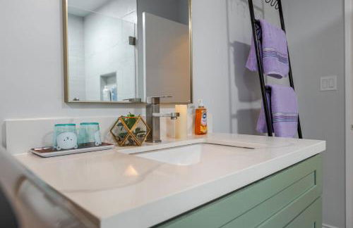 Entire Private Home with 4 Bedrooms 2 Bathrooms, Spacious, Lux King Bed, Ranch Style, Prime Area, Available Now - Photo 47