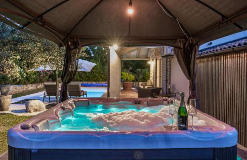 Villa Emely for 8 people near Porec with heated pool & jacuzzi - Foto 2