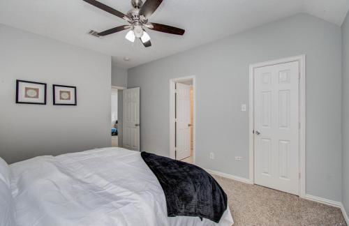 Luxury Pool Home Near Sugar Land Town Center - Photo 14