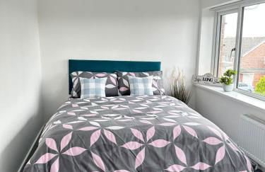 Cozy Family House 10 min from Manchester Airport - Photo 37