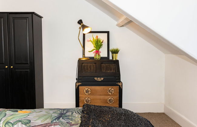 5-bed House With Distant sea Views in Plymouth - Foto 12