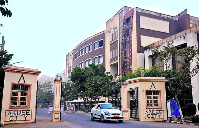 Security & Comfort 2 Bedroom Apartment in Gurugram - Foto 35