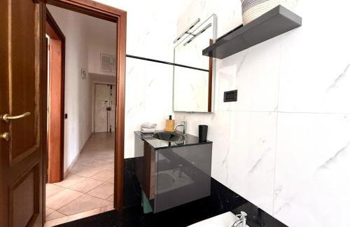 Appartamento per 5 persone su una scalinata storica a 9 minuti a piedi dalla stazione e 12 dal centro - Vista sui tetti della città - Zona collinare residenziale - Foto 18