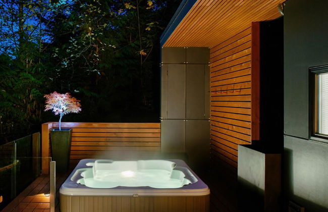 83MF - Lakeside - Hot Tub - WIFI - BBQ - Dock - Sleeps 4 NO PETS - Foto 13