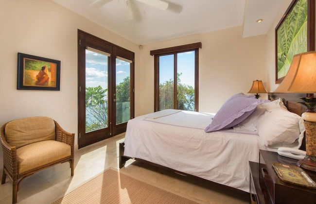 Exquisite Hilltop Villa with Luxurious Modern Design, Sweeping Ocean Views & Sparkling Infinity Pool - Foto 3