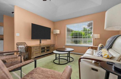 Solar Half-Plex with Chic Style in Country Glen - Foto 44