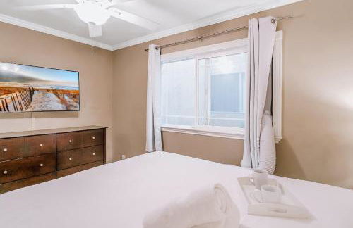 AWESOME 3BR 1 Block To Ocean Fast WIFI C1 - Photo 30