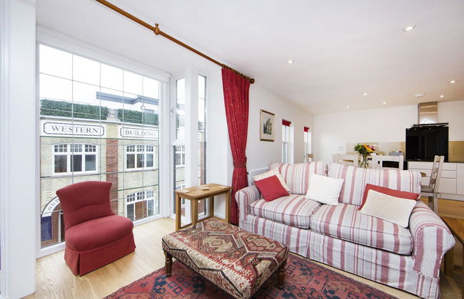 Up-market one Bedroom Apartment Just Minutes From the River Thames. Broughton rd - Foto 7
