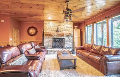 Smoke Rise Lodge · Lake Front, Luxury Cabin, Hot Tub, - Photo 35