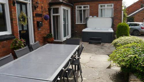 Arden Hill Farmhouse - Hot Tub, Snooker Table, Sleeps 16 - Foto 5