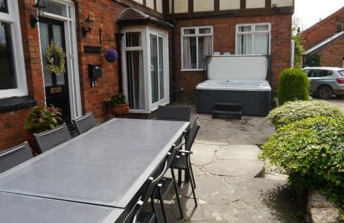 Arden Hill Farmhouse - Hot Tub, Snooker Table, Sleeps 16 - Foto 5