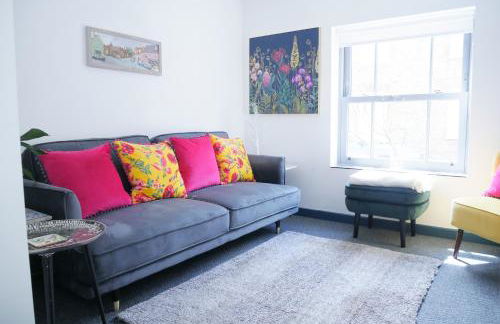 New street Luxury town house in the centre of Holt with free PARKING for one car - Foto 1