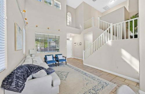 Stunning 4BR Getaway w Pool, Hot Tub, & Firepit - Foto 6