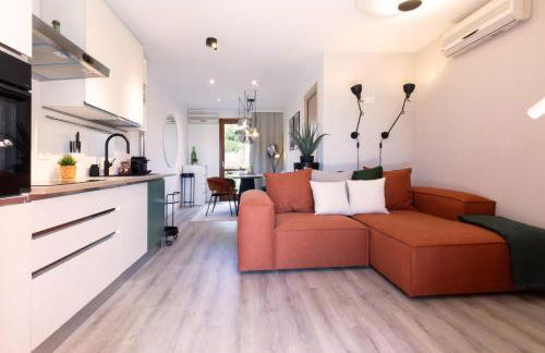 Exclusive Pool Access, 2 floors, Balcony View, Parking - Foto 9