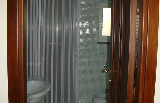 Old Farmhouse Set In A Citrus Grove - Photo 7