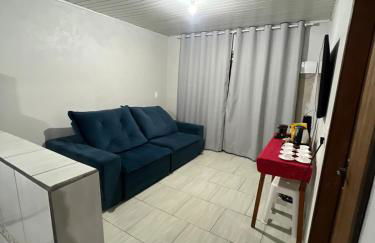 Casa inteira em terreno individual, pet friendly, vaga para 3 carros, wifi, home office - Foto 4