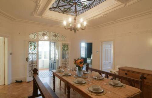 Gorwel is an Art Deco 1930s villa with sea views - Foto 2