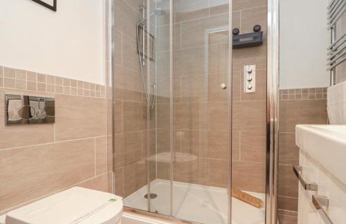 Blue Peter Engine Shed - Photo 15