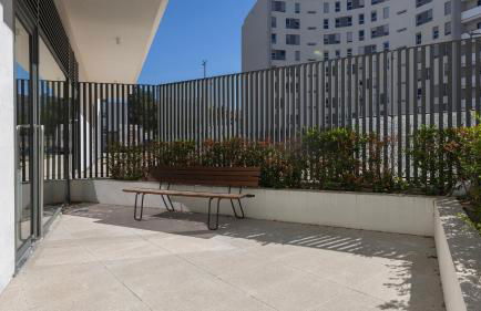 Soft Modern Flat With Pool & Gym by LovelyStay - Photo 51