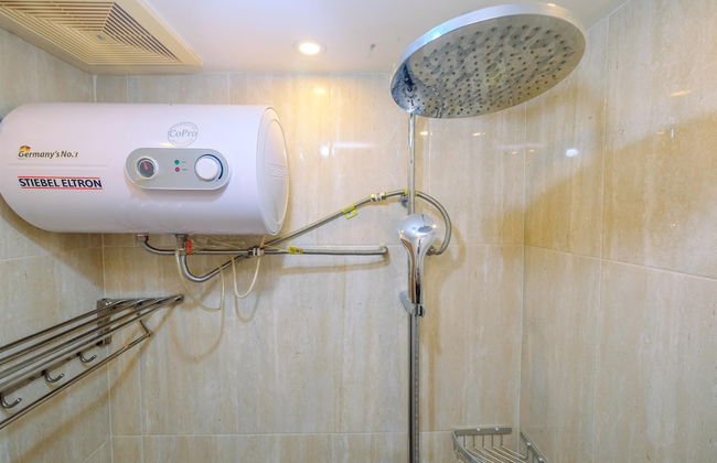 Comfort And Cozy Living Studio Room At Tifolia Apartment - Foto 6